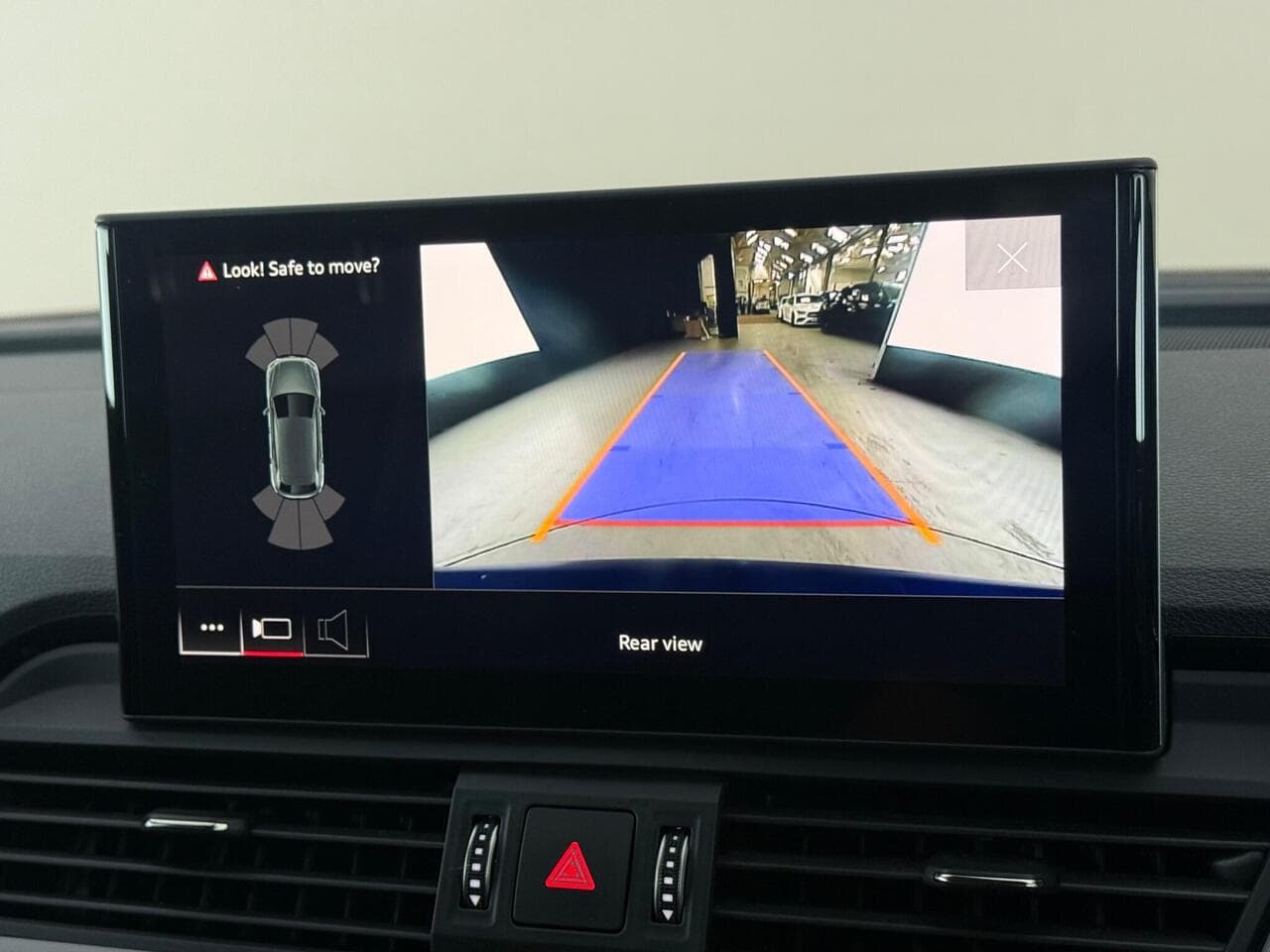 Audi Q5 thumbnail Infotainment System