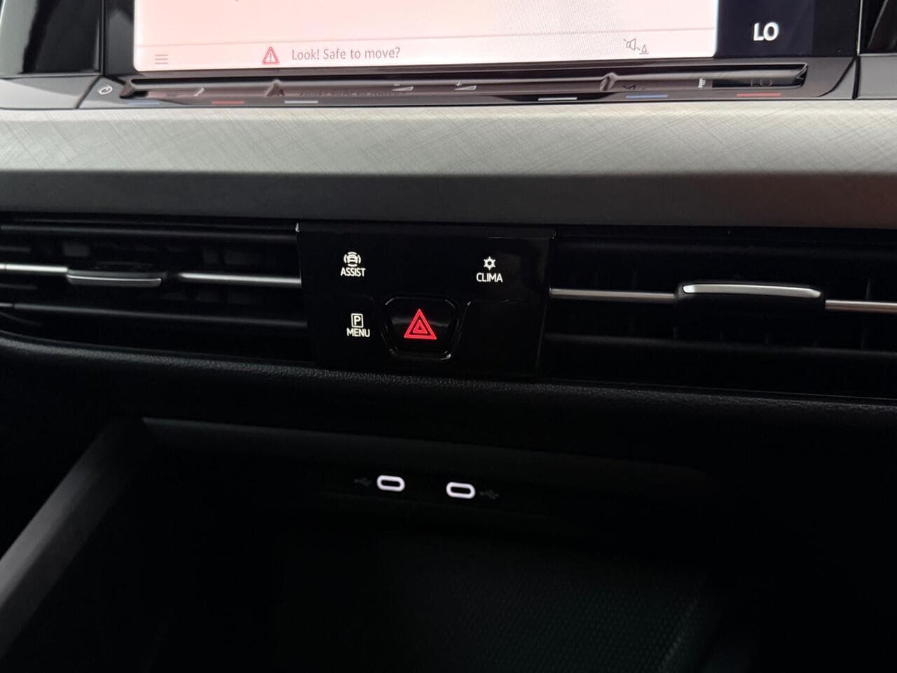Volkswagen Golf thumbnail Infotainment System