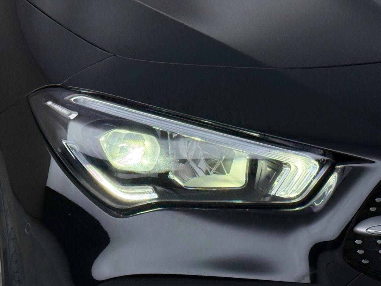 Mercedes-Benz CLA thumbnail Lights Front