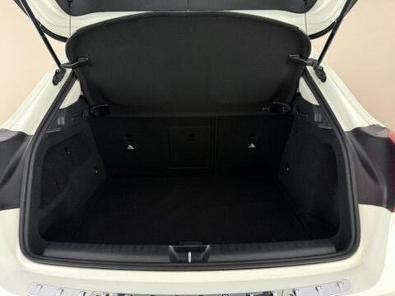 Mercedes-Benz GLA thumbnail Boot