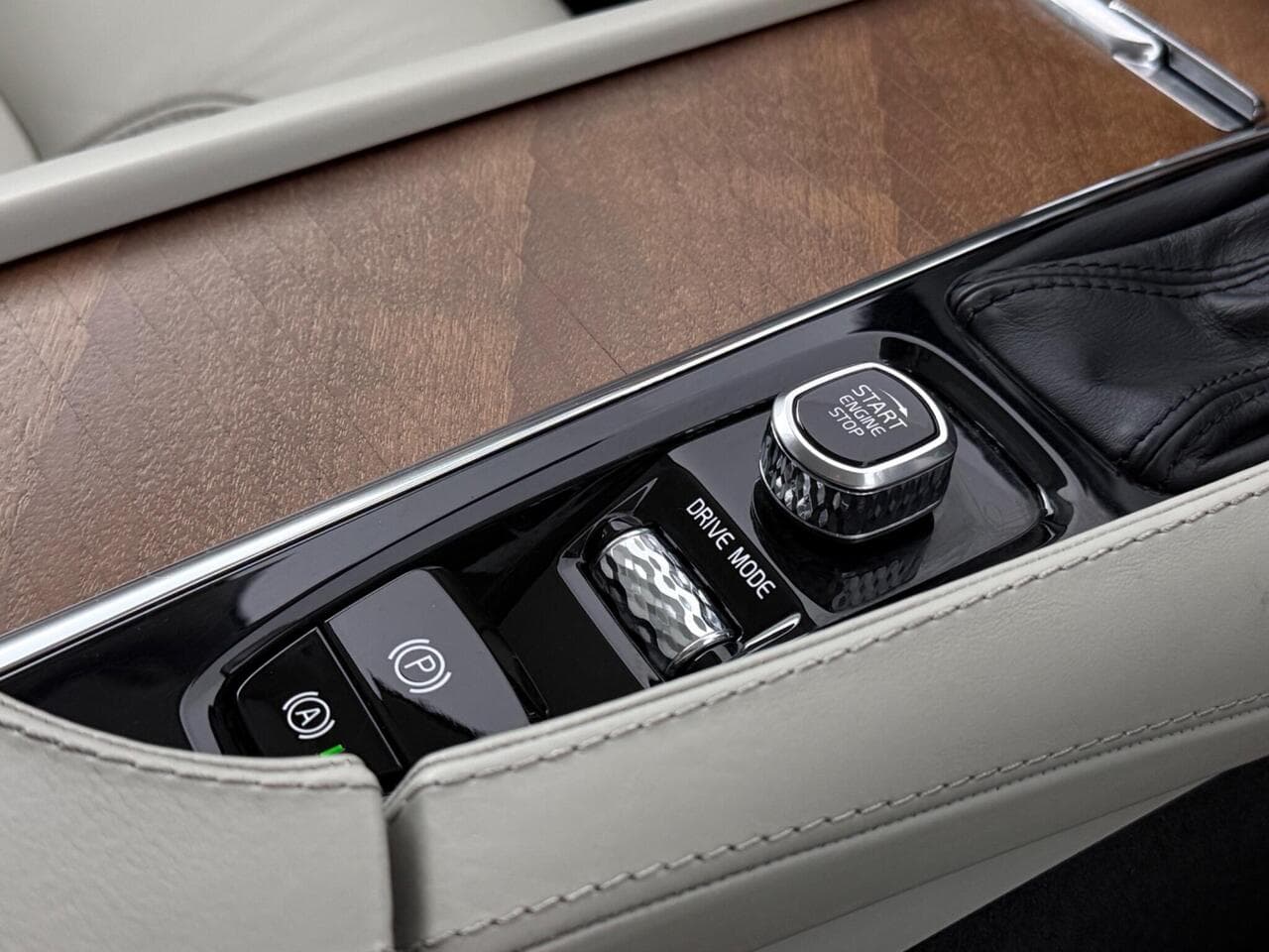 Volvo XC90 thumbnail Misc Controls