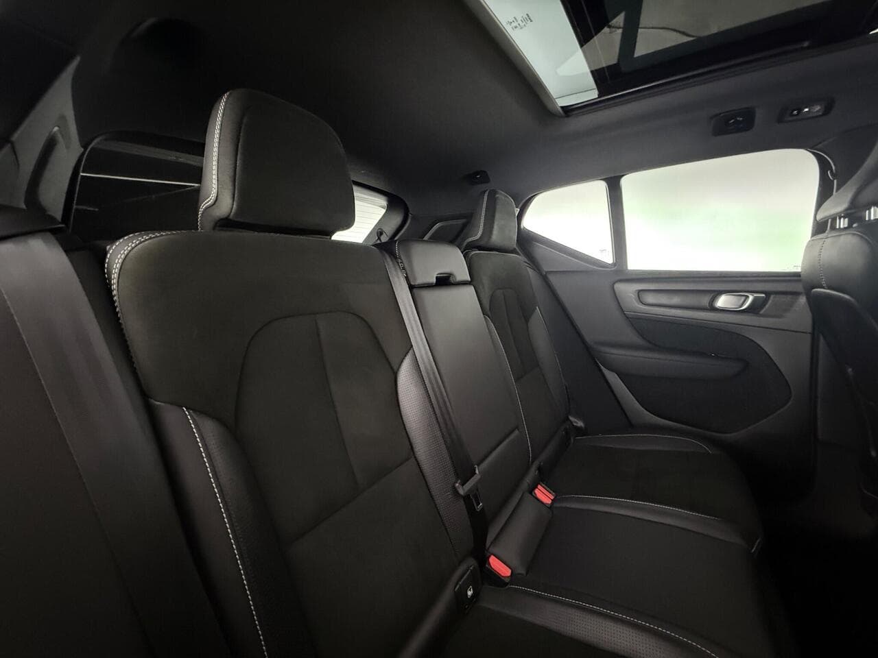 Volvo XC40 thumbnail Seats Rear
