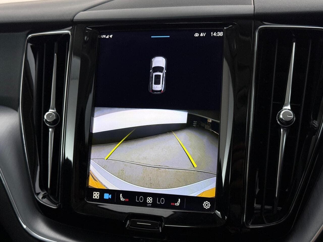 Volvo XC60 thumbnail Infotainment System