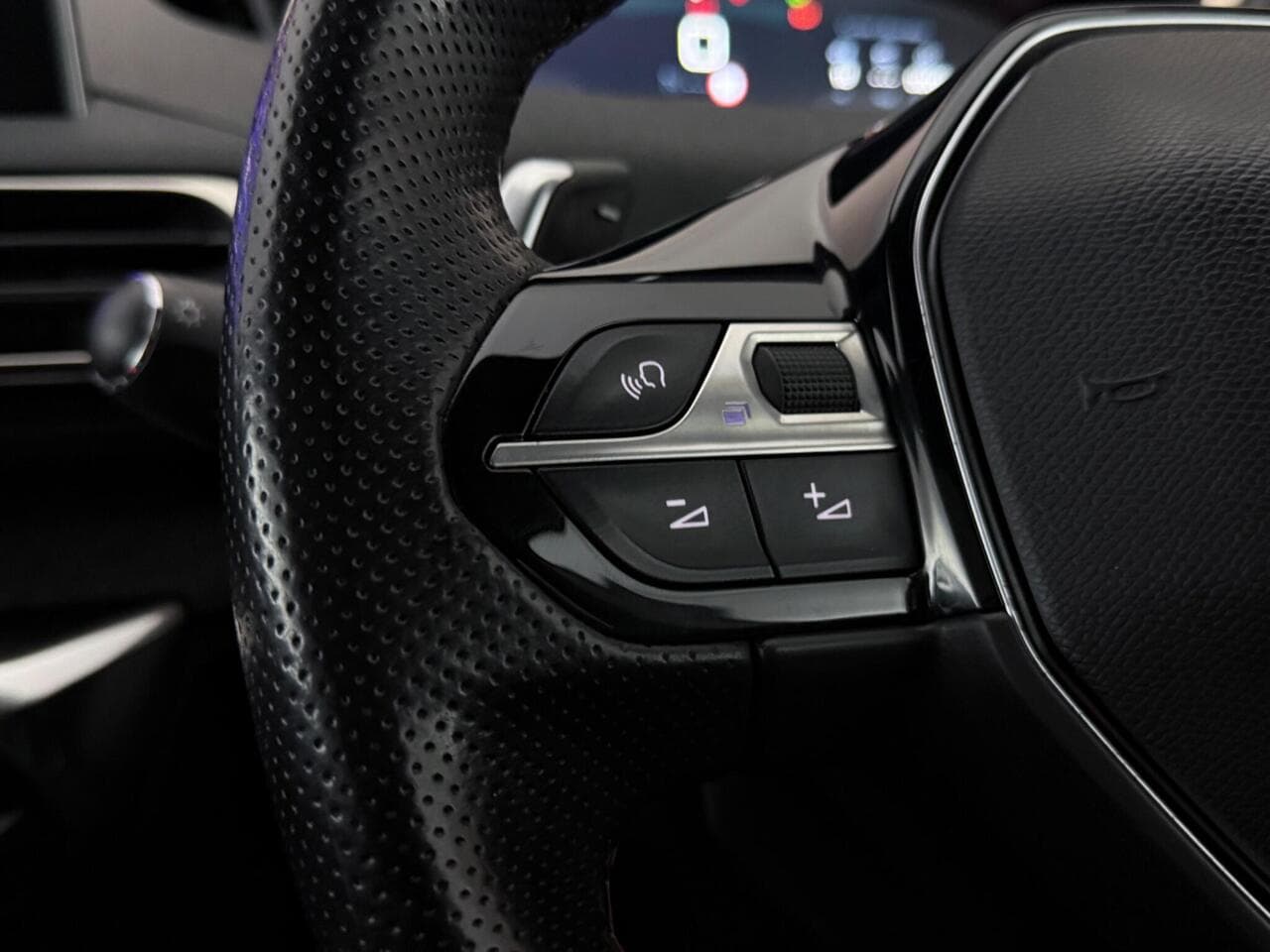 Peugeot 5008 thumbnail Misc Controls