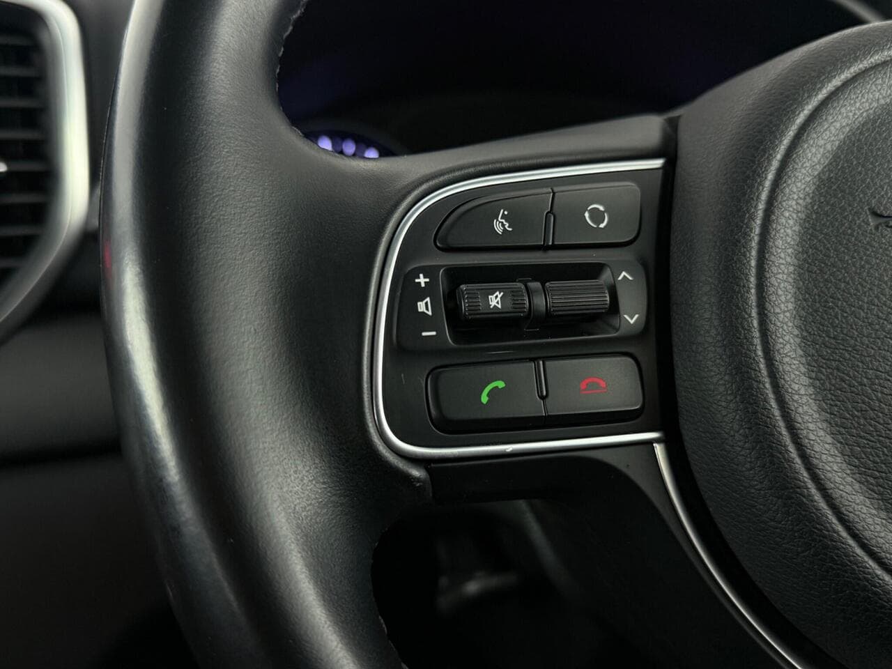 Kia Sportage thumbnail Misc Controls