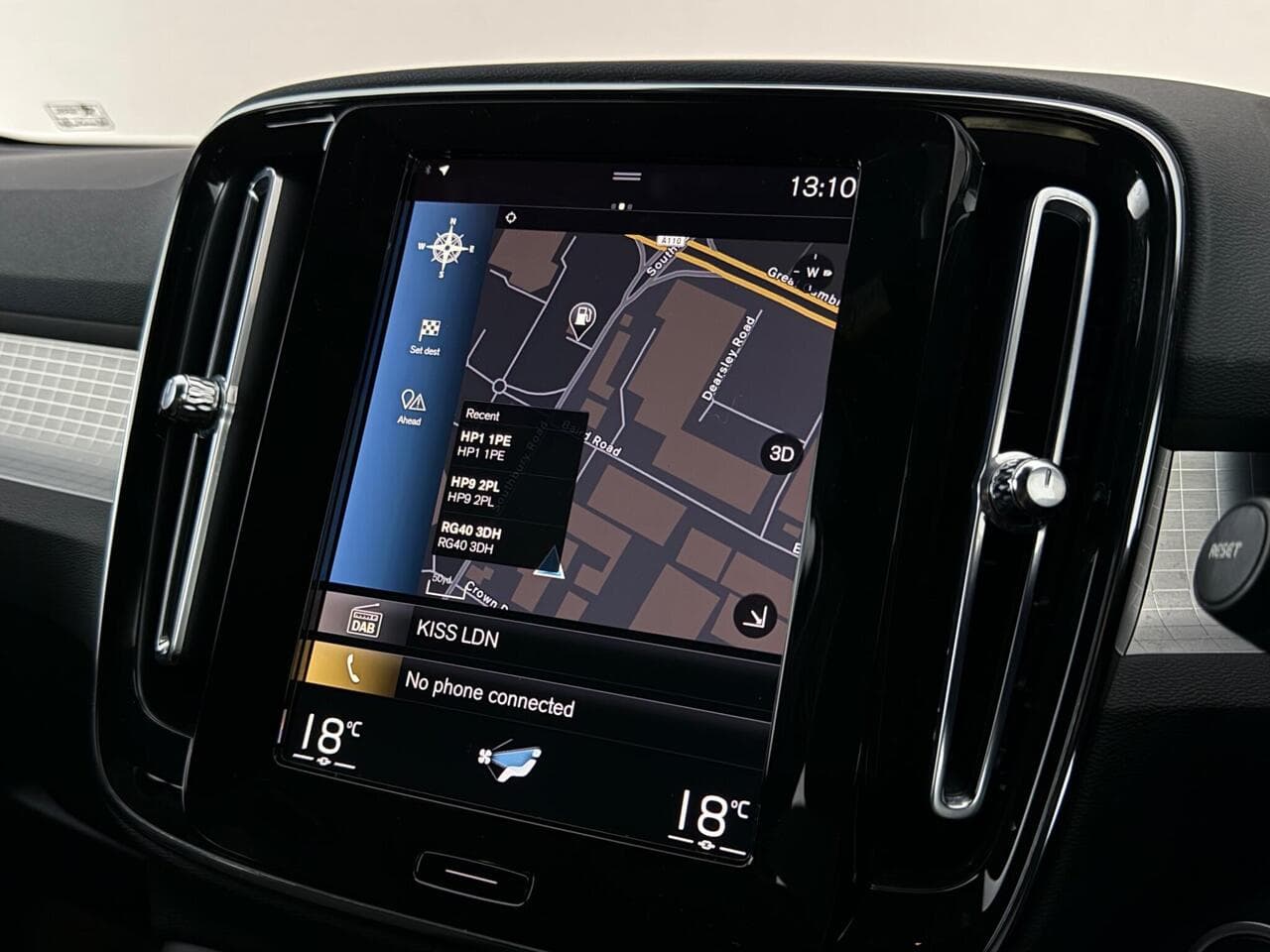 Volvo XC40 thumbnail Infotainment System