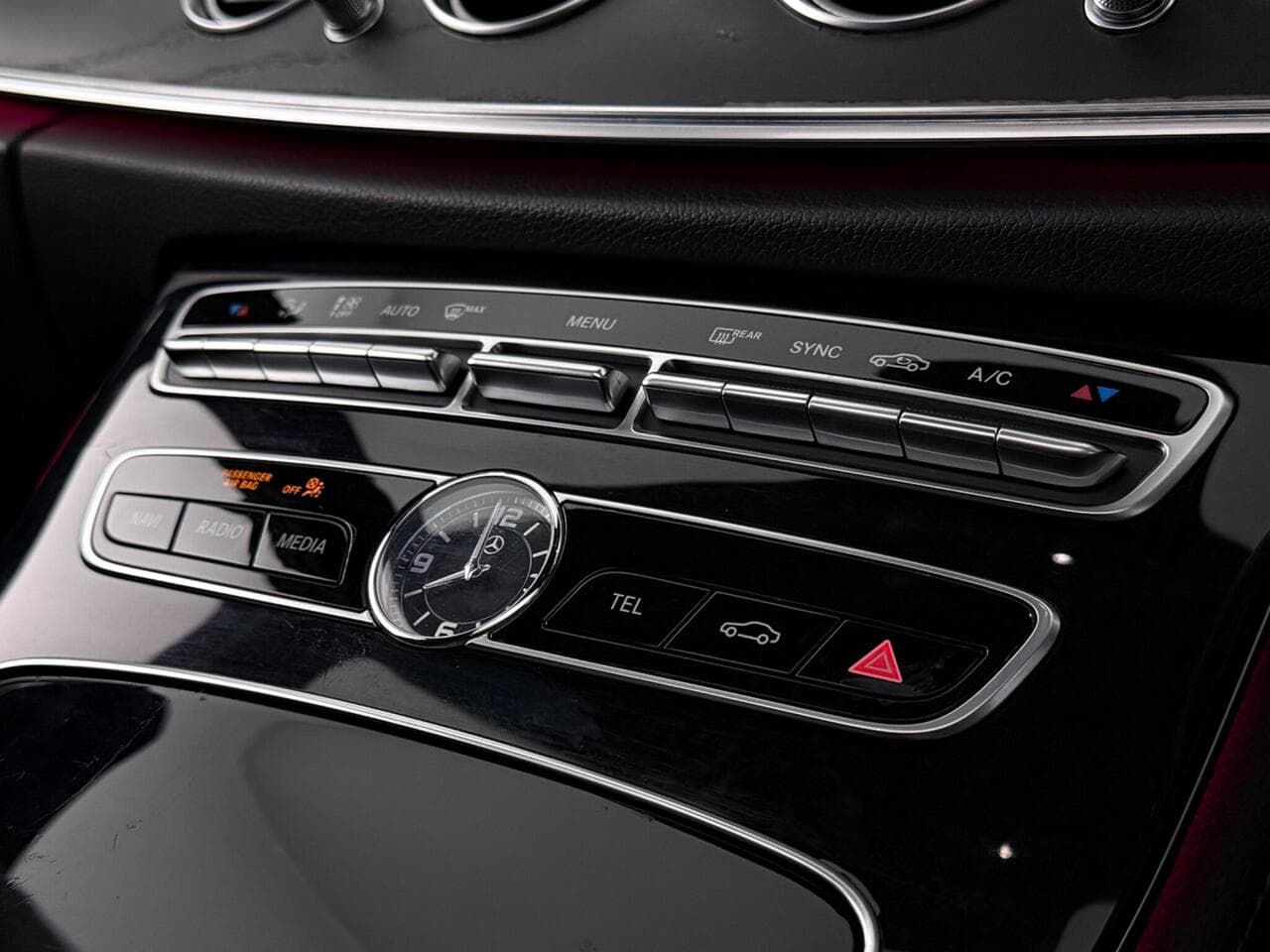 Mercedes-Benz E Class thumbnail Interior Front