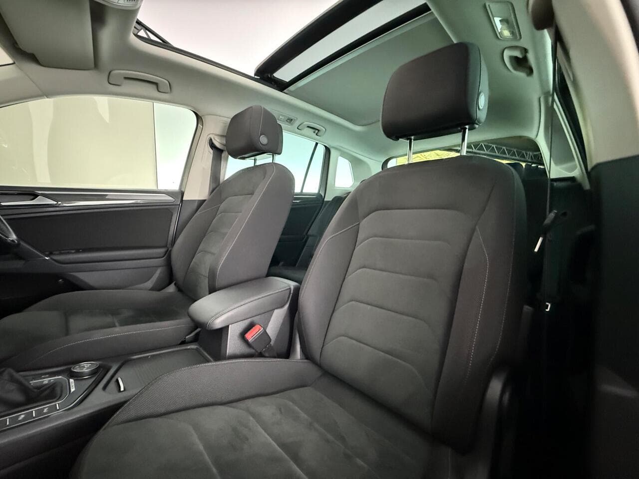 Volkswagen Tiguan thumbnail Seat Front Passenger