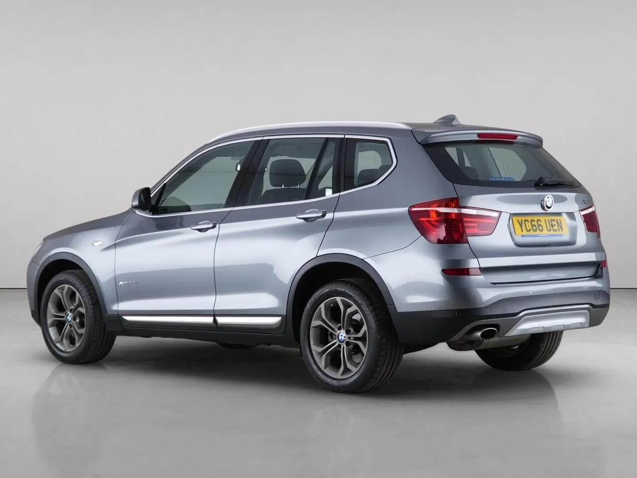 BMW X3 thumbnail Rear Left