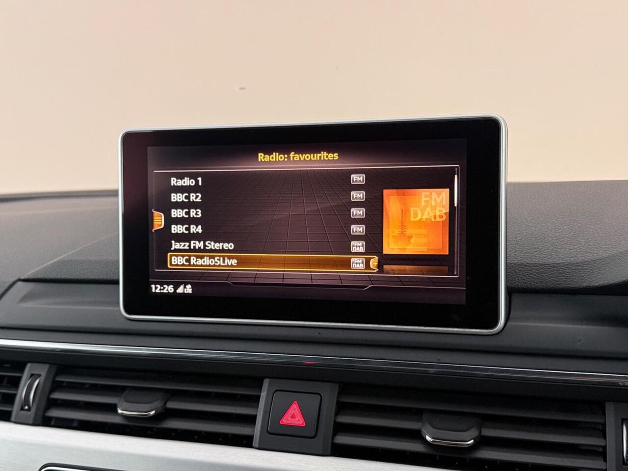 Audi A4 Avant thumbnail Infotainment System