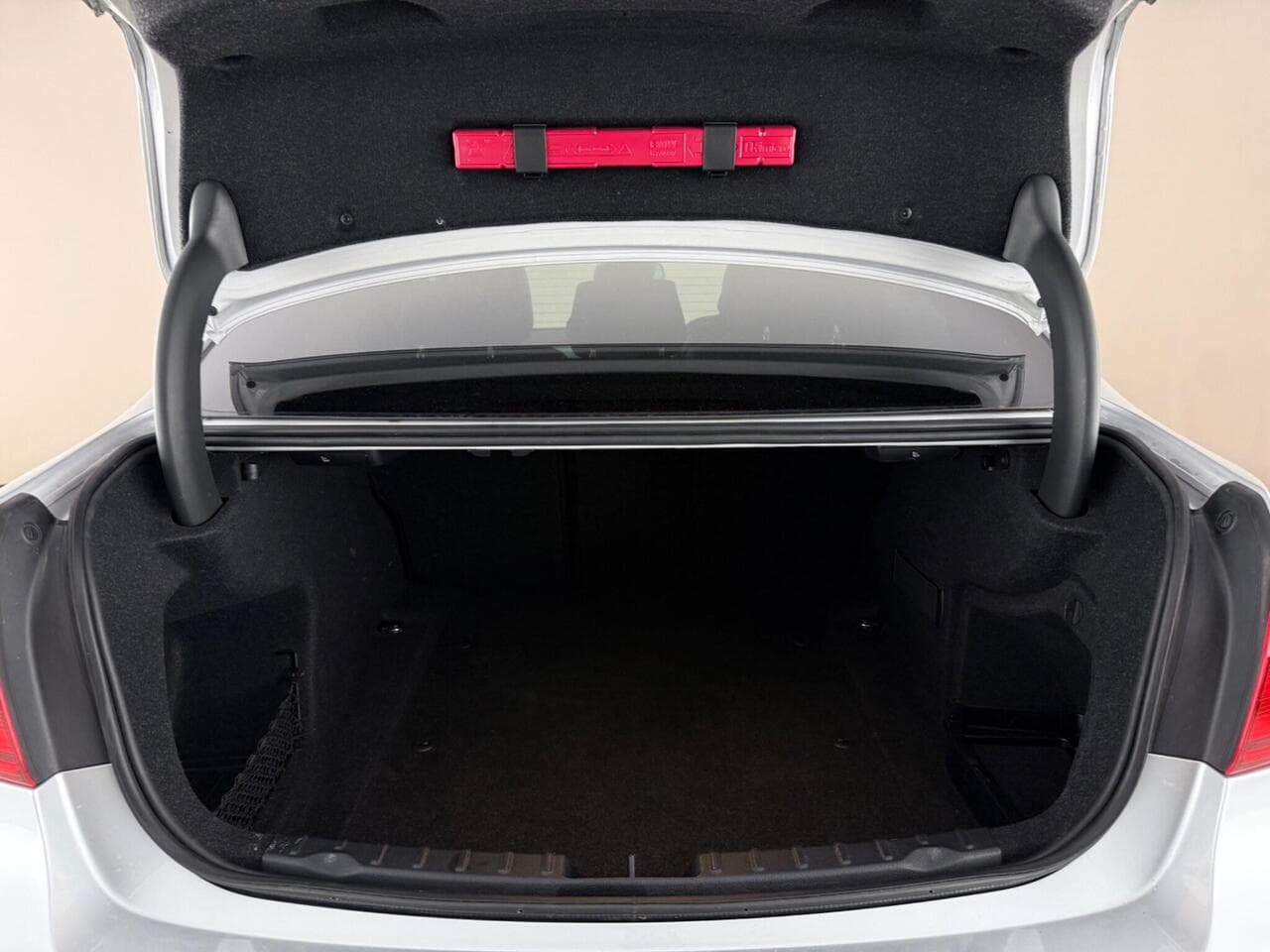 BMW 3 Series thumbnail Boot