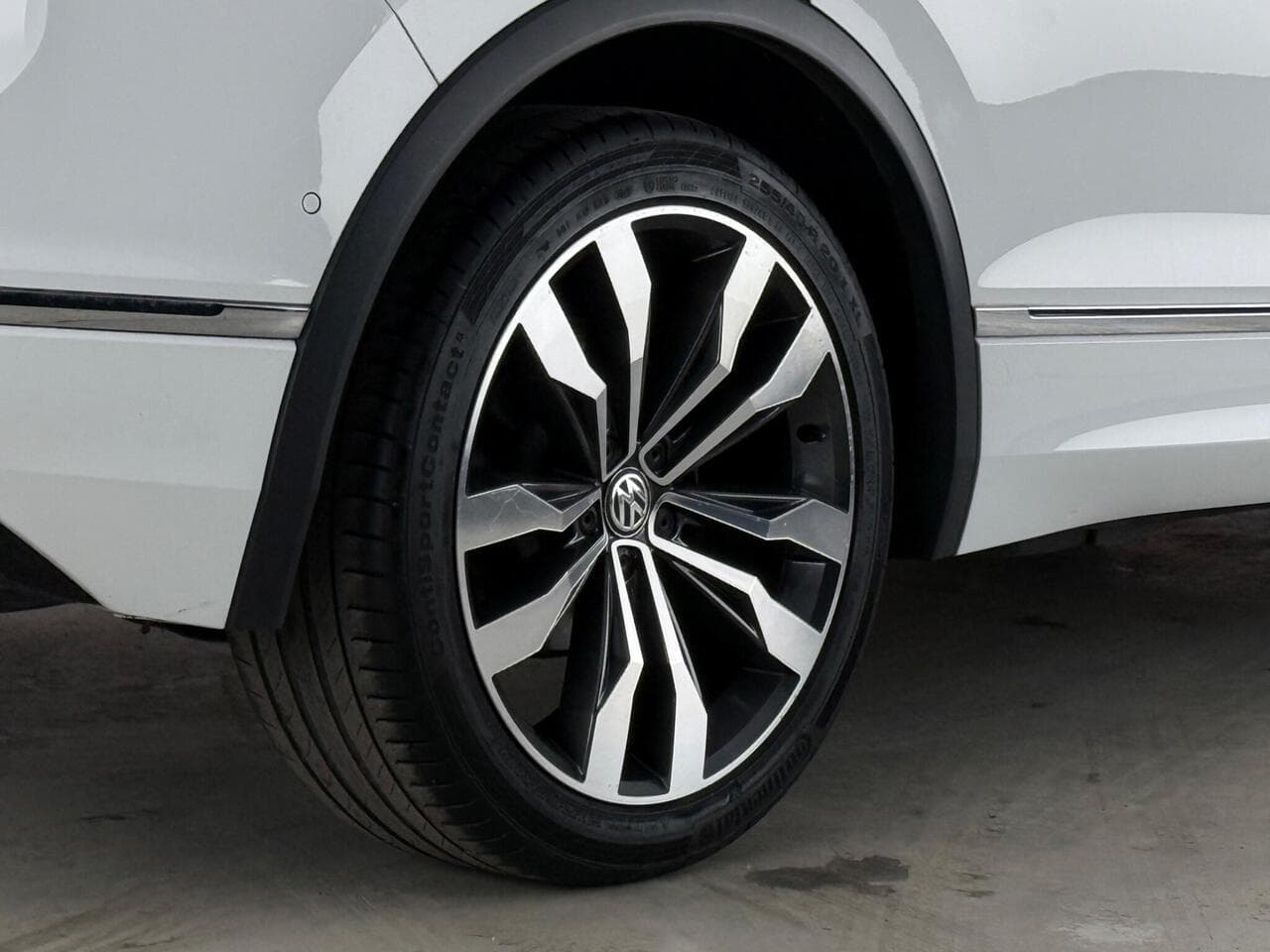 Volkswagen Tiguan thumbnail Wheel