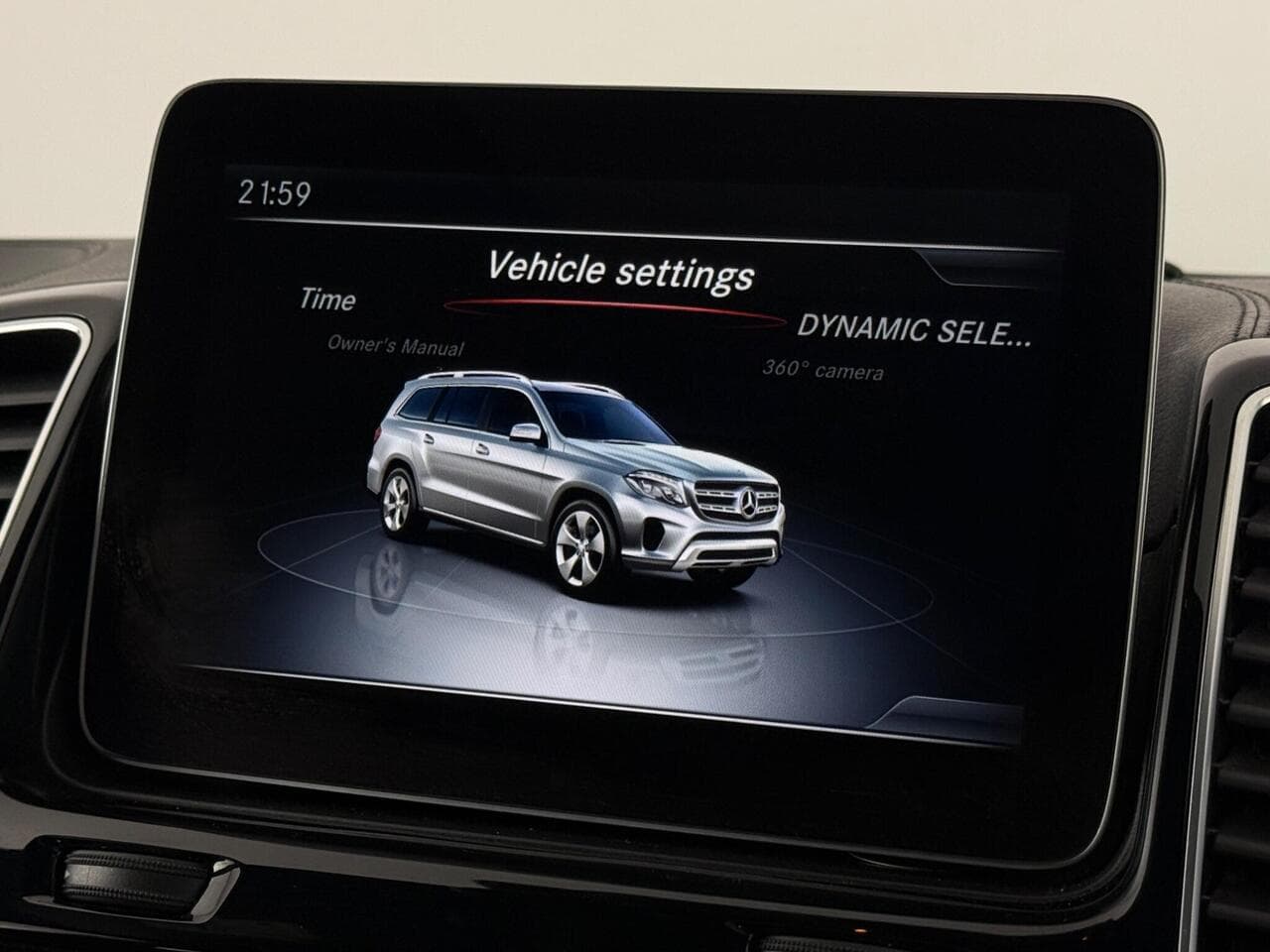 Mercedes-Benz GLS thumbnail Infotainment System