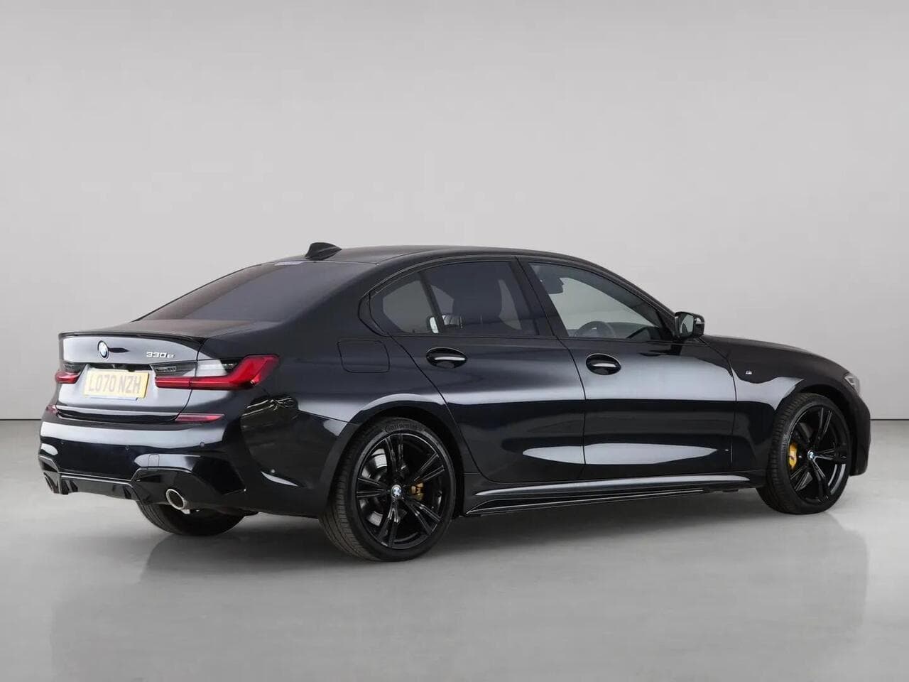 BMW 3 Series thumbnail Rear Right