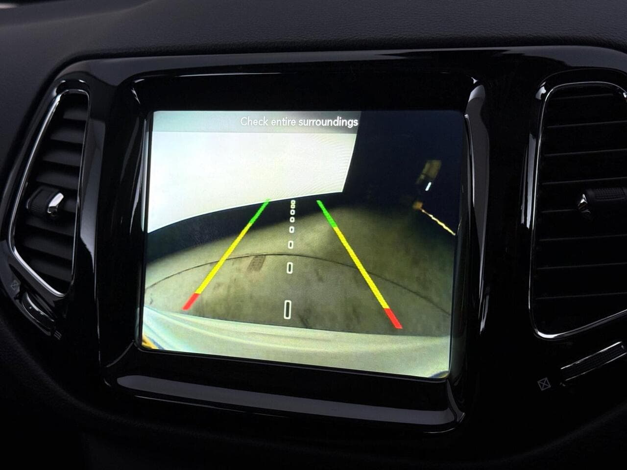 Jeep Compass thumbnail Infotainment System