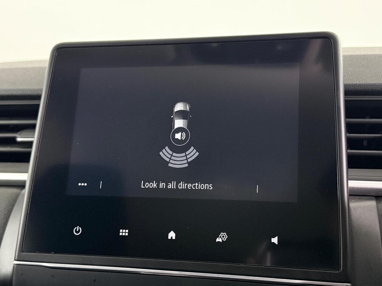 Renault Captur thumbnail Infotainment System