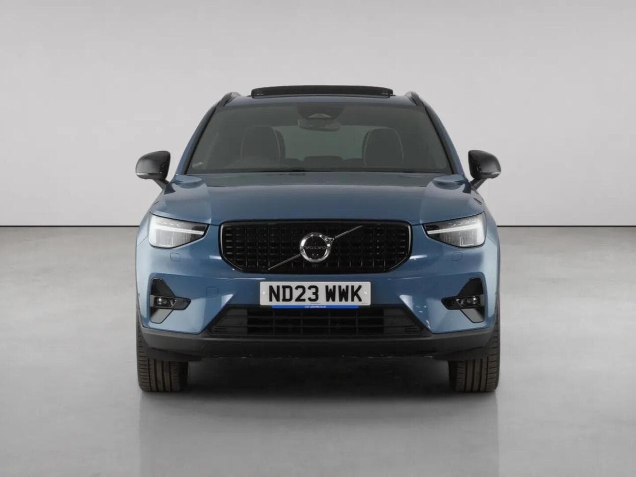Volvo XC40 thumbnail Front