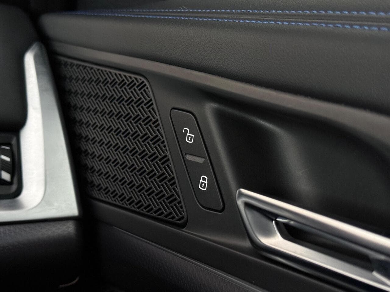 BMW iX1 thumbnail Misc Controls
