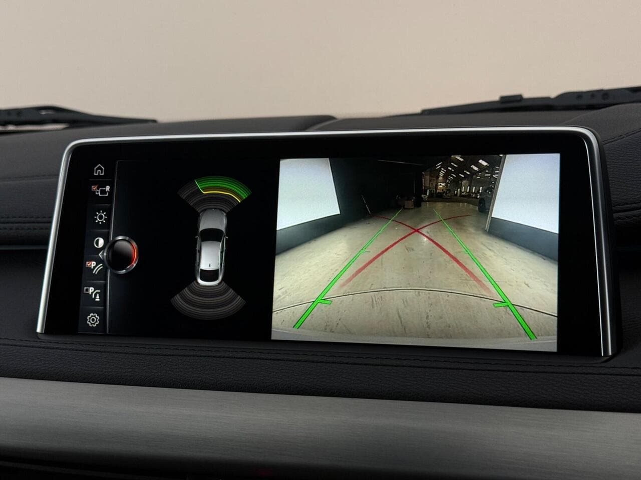 BMW X6 thumbnail Infotainment System