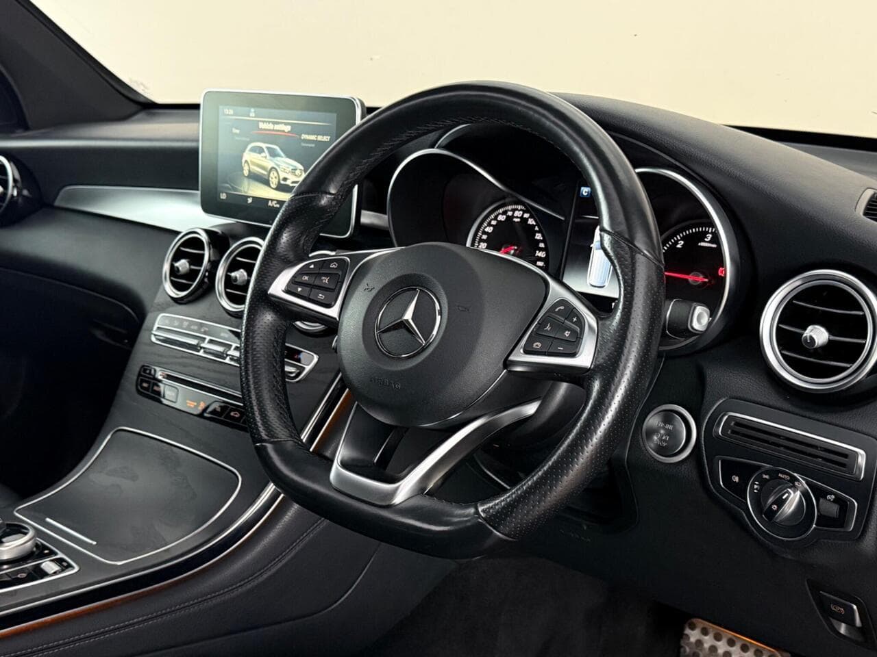 Mercedes-Benz GLC thumbnail Steering Wheel