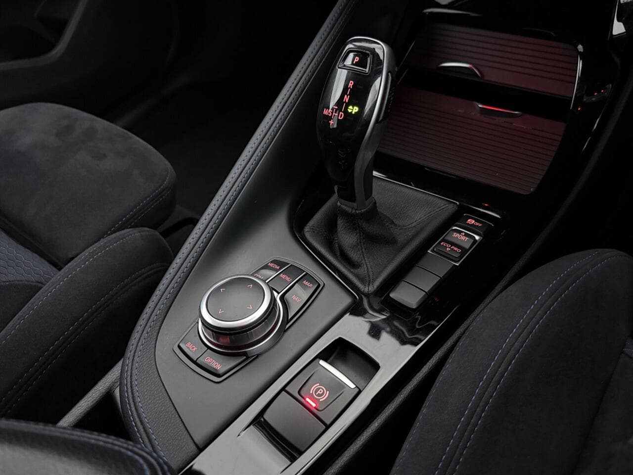 BMW X1 thumbnail Interior Front
