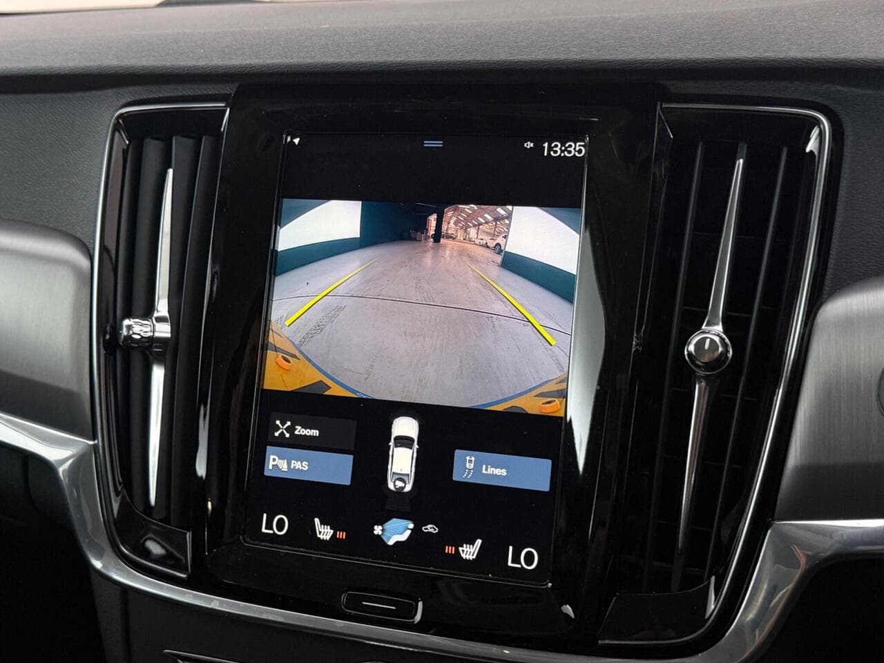 Volvo S90 thumbnail Infotainment System