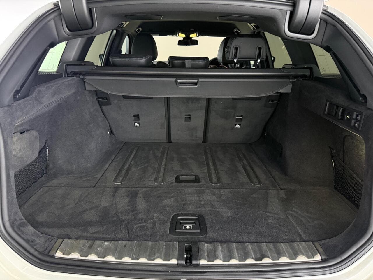 BMW 3 Series thumbnail Boot