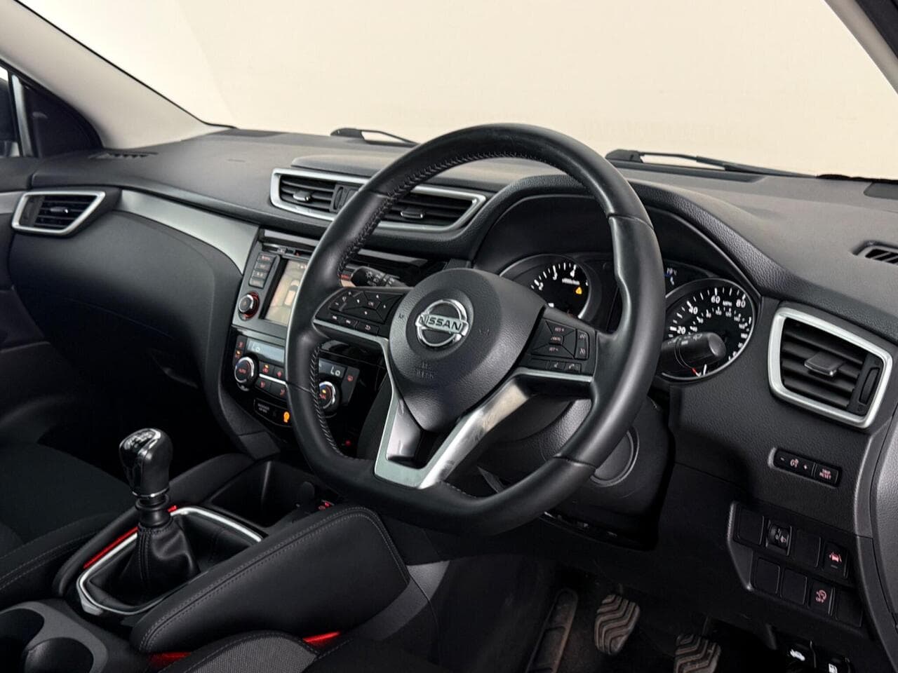 Nissan Qashqai thumbnail Interior Front