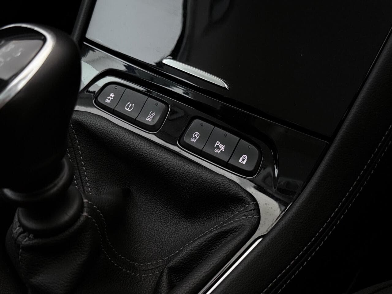 Vauxhall Grandland X thumbnail Misc Controls