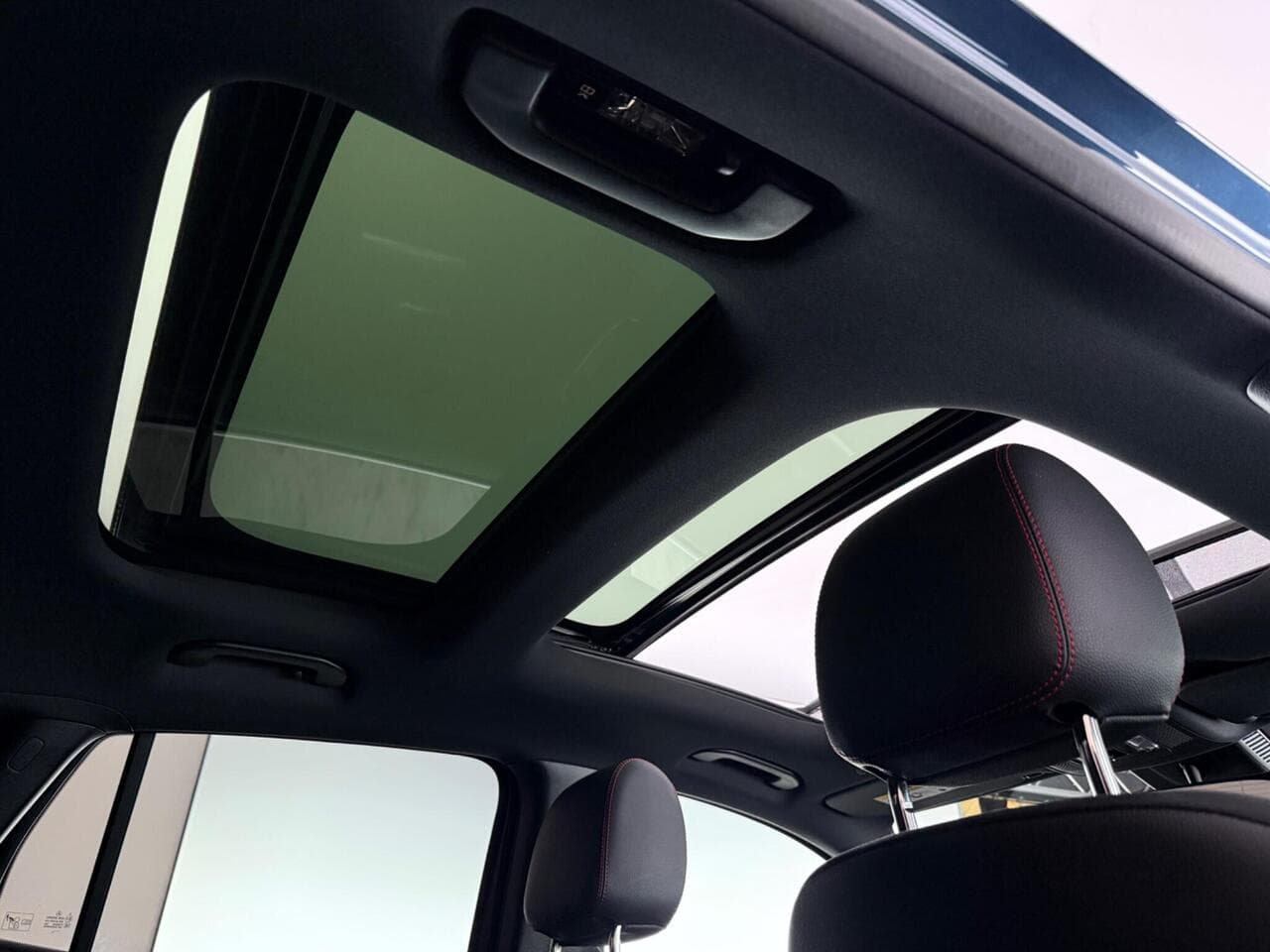 Mercedes-Benz EQA thumbnail Roof