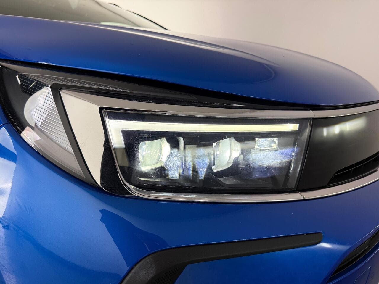 Vauxhall Grandland thumbnail Lights Front