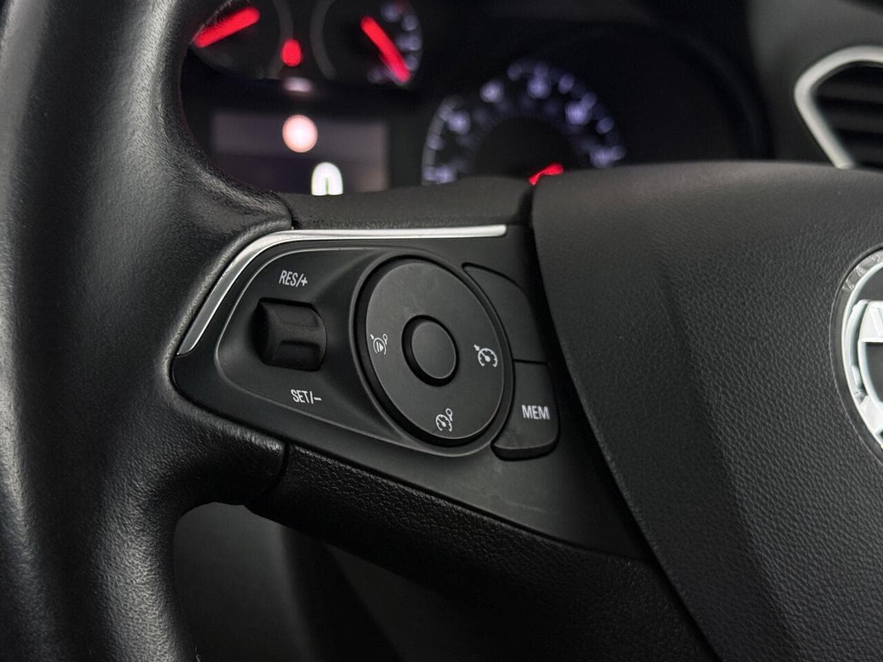 Vauxhall Grandland X thumbnail Misc Controls