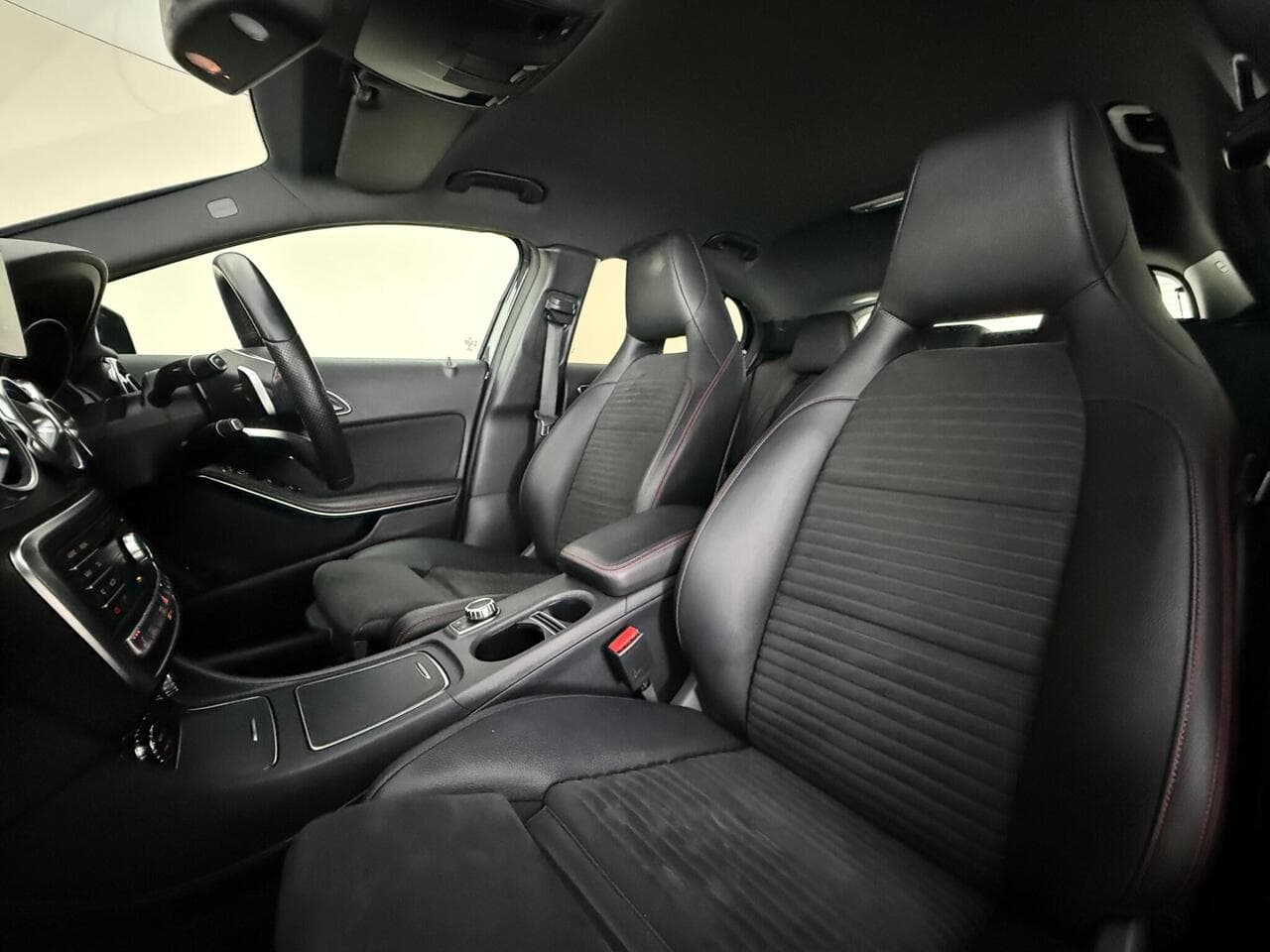 Mercedes-Benz GLA thumbnail Seat Front Passenger