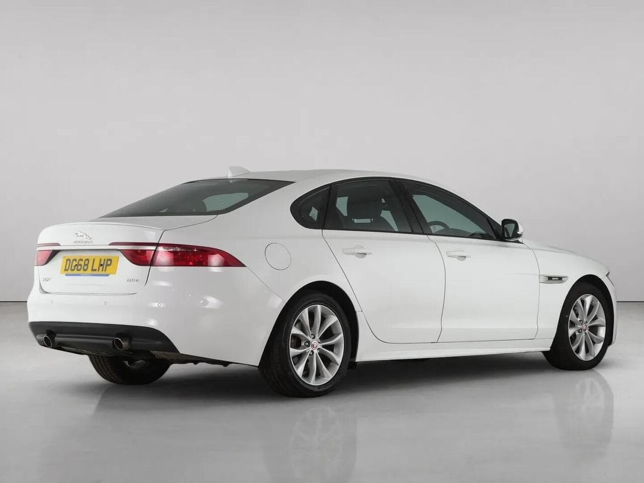 Jaguar XF thumbnail Rear Right