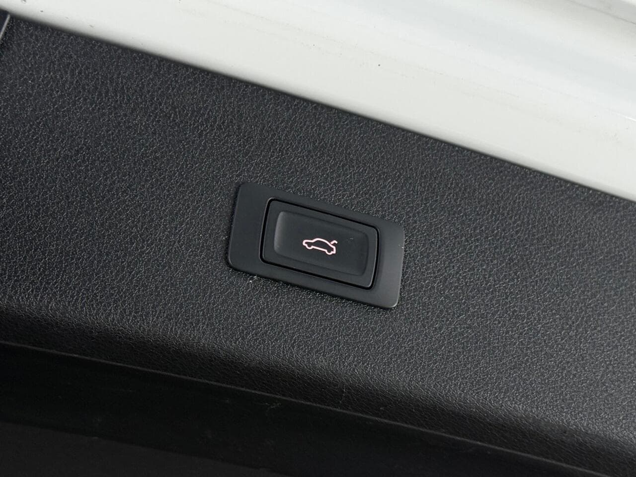 Audi Q3 thumbnail Misc Controls