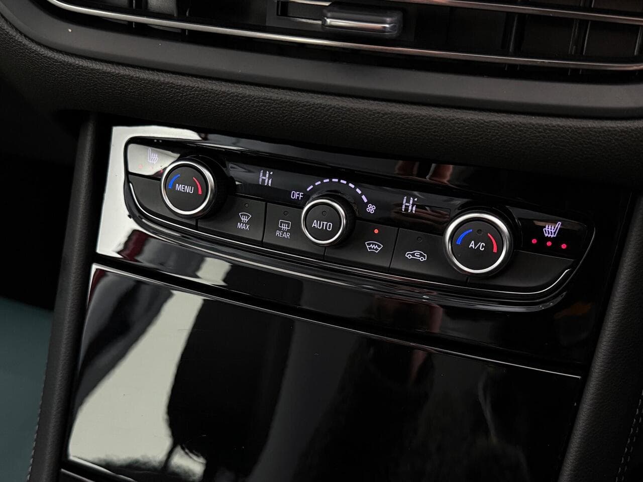 Vauxhall Grandland thumbnail Misc Controls