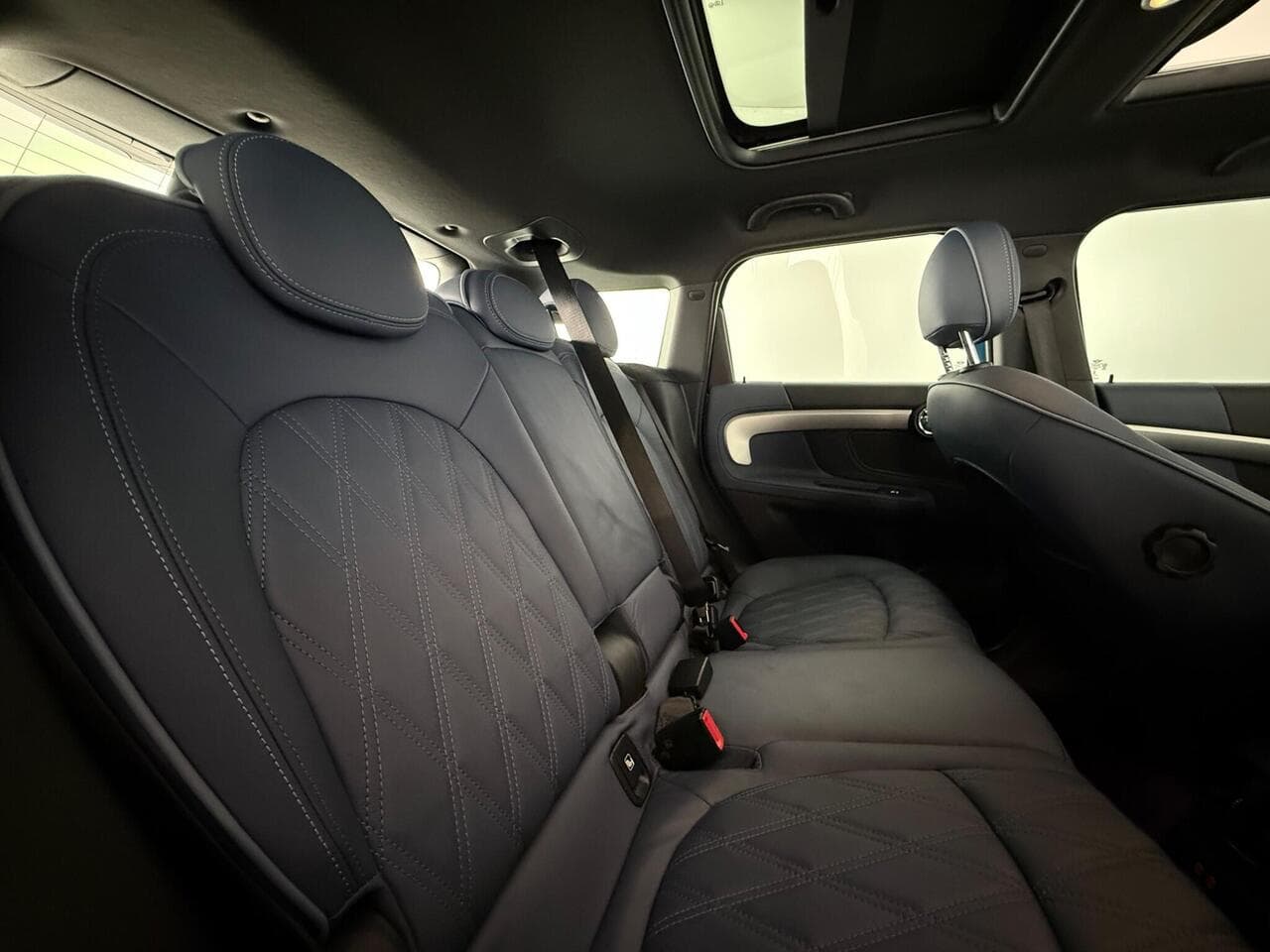 MINI Countryman thumbnail Seats Rear