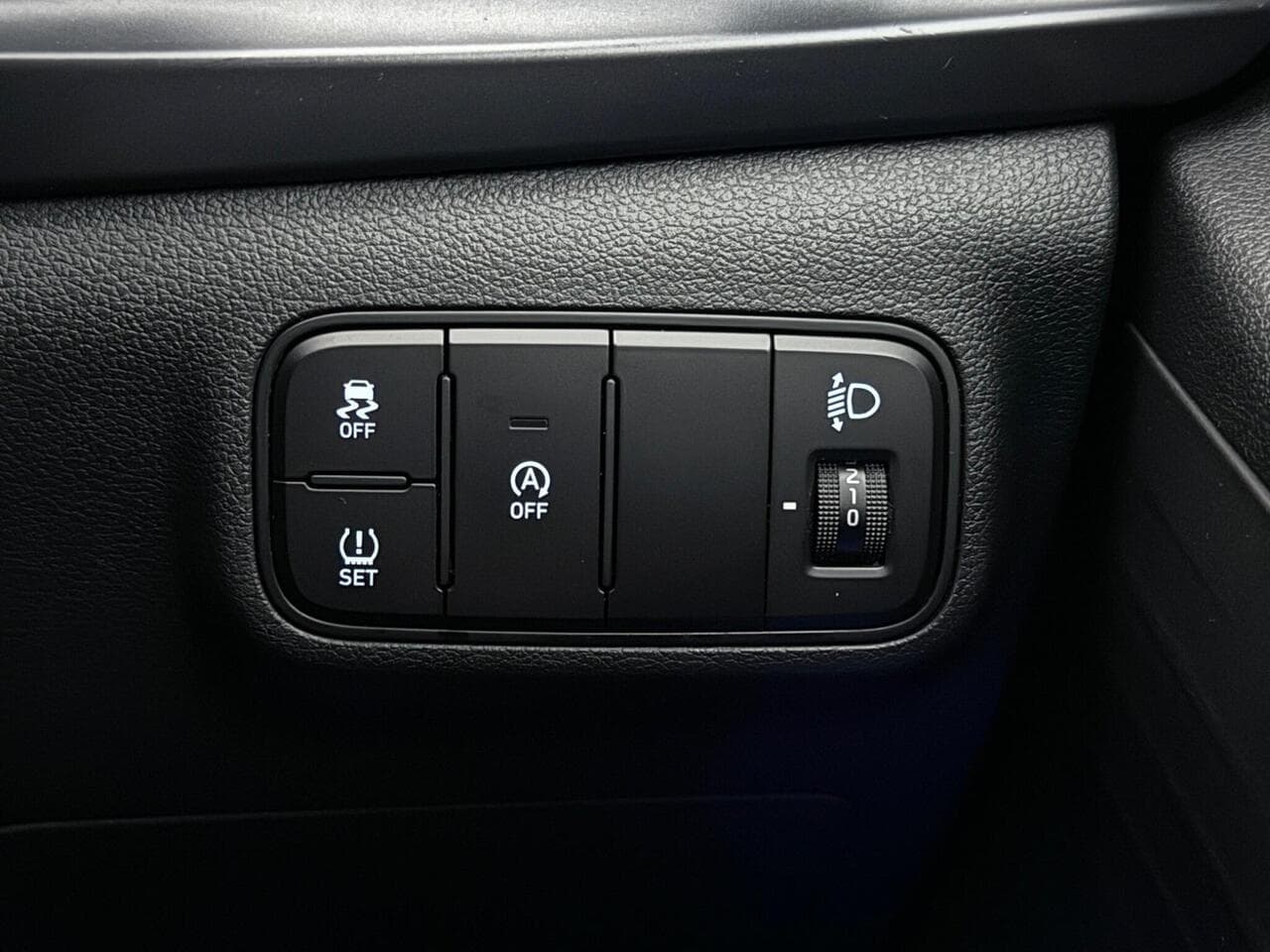 Hyundai BAYON thumbnail Misc Controls