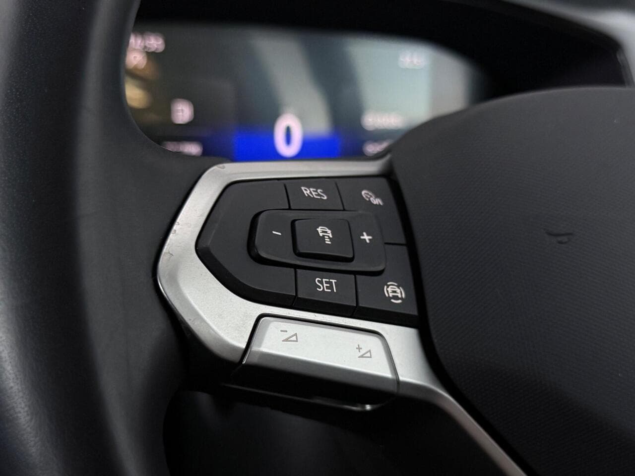 Volkswagen T-Roc thumbnail Misc Controls