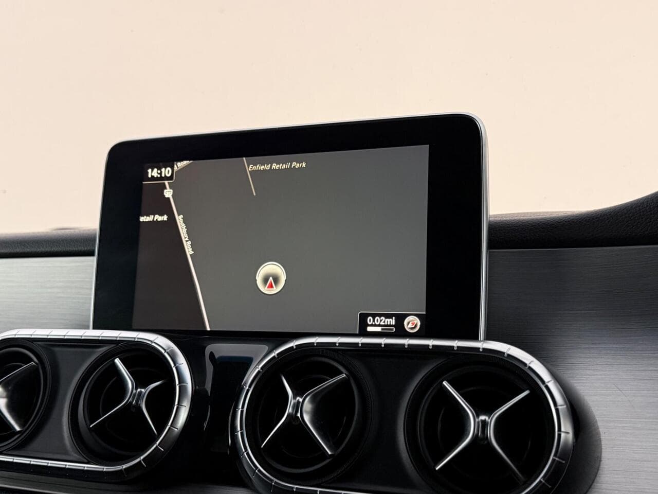 Mercedes-Benz X Class thumbnail Infotainment System