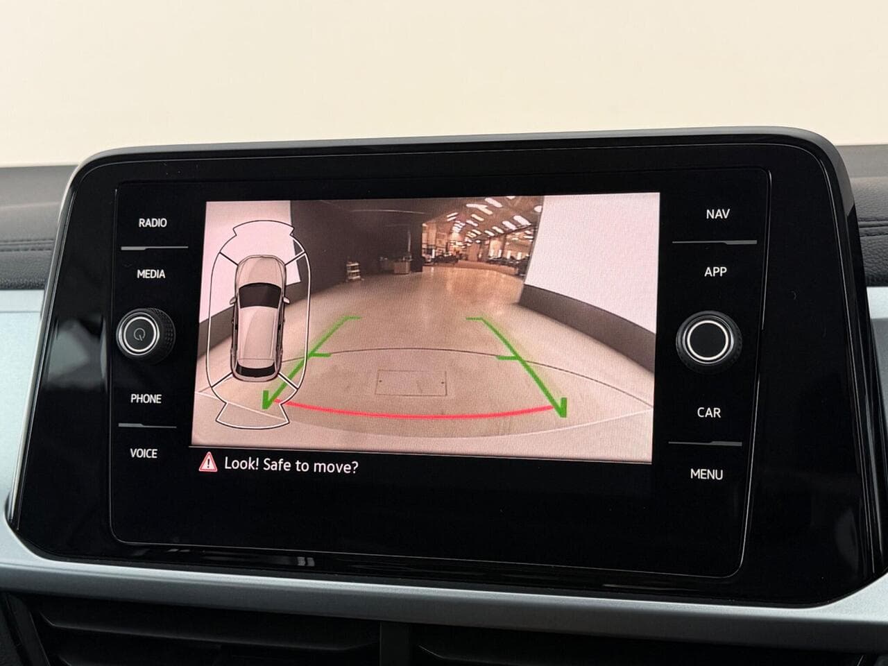 Volkswagen T-Roc thumbnail Infotainment System