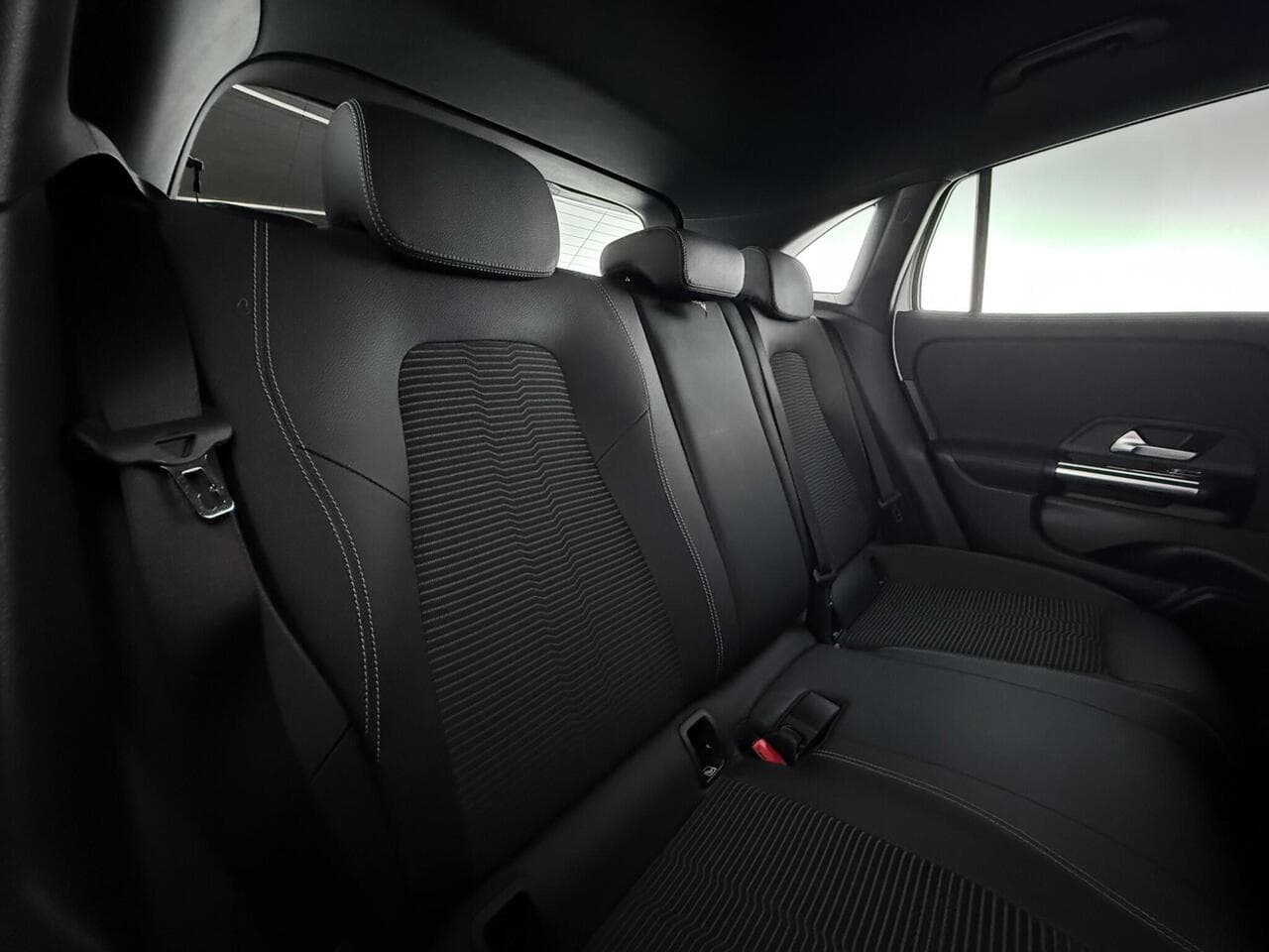 Mercedes-Benz GLA thumbnail Seats Rear