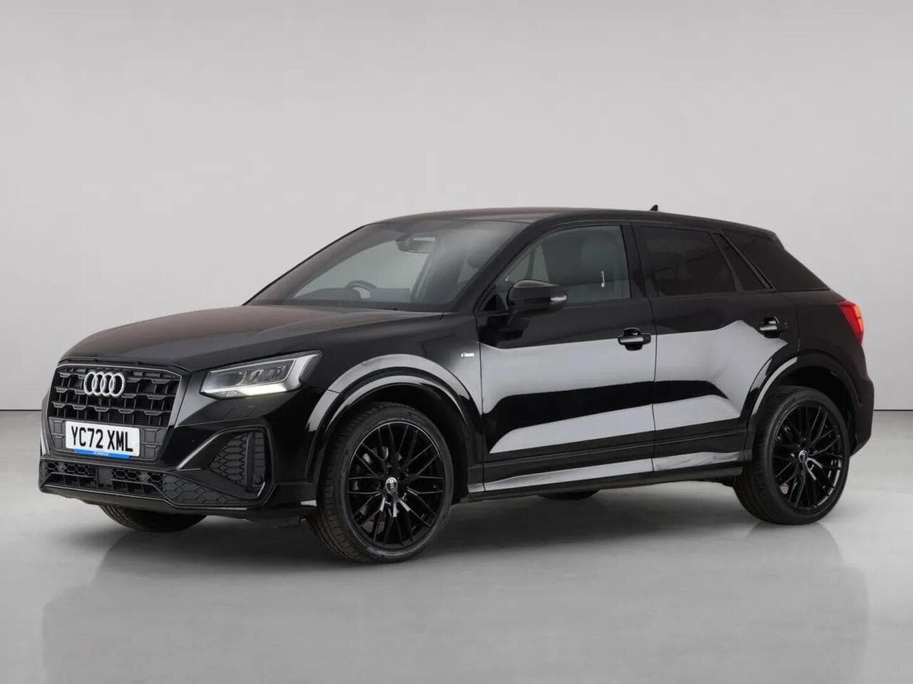 Audi Q2 thumbnail Front Left