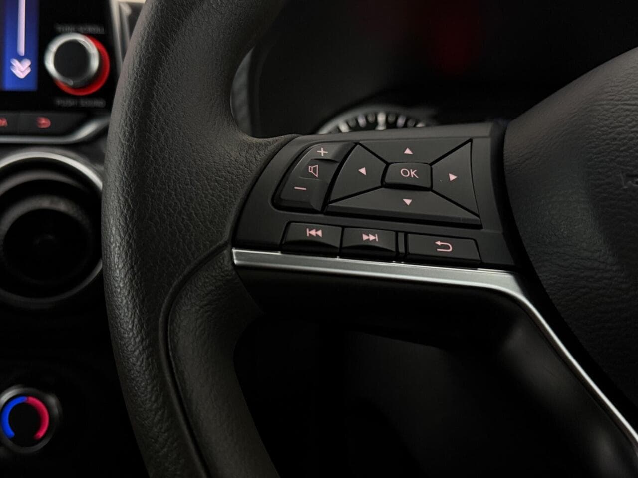 Nissan Juke thumbnail Misc Controls