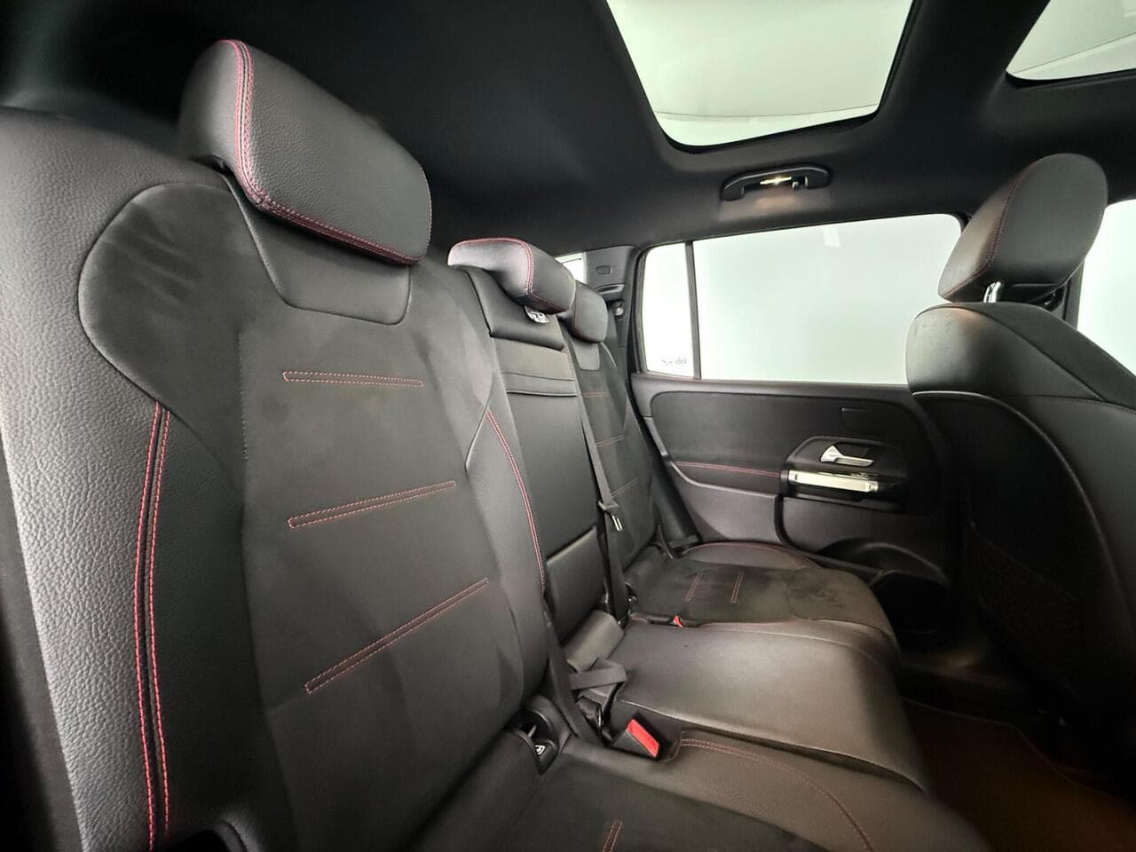 Mercedes-Benz GLB thumbnail Inconclusive