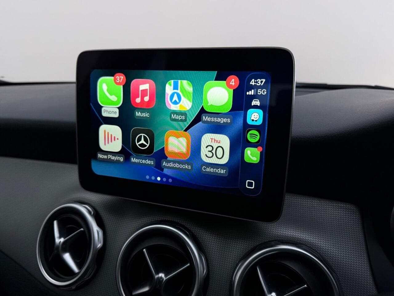 Mercedes-Benz GLA thumbnail Infotainment System