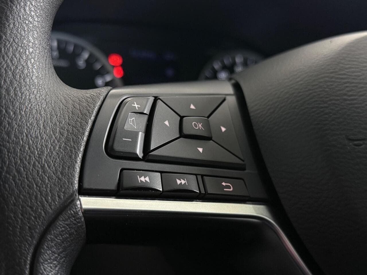 Nissan Juke thumbnail Misc Controls
