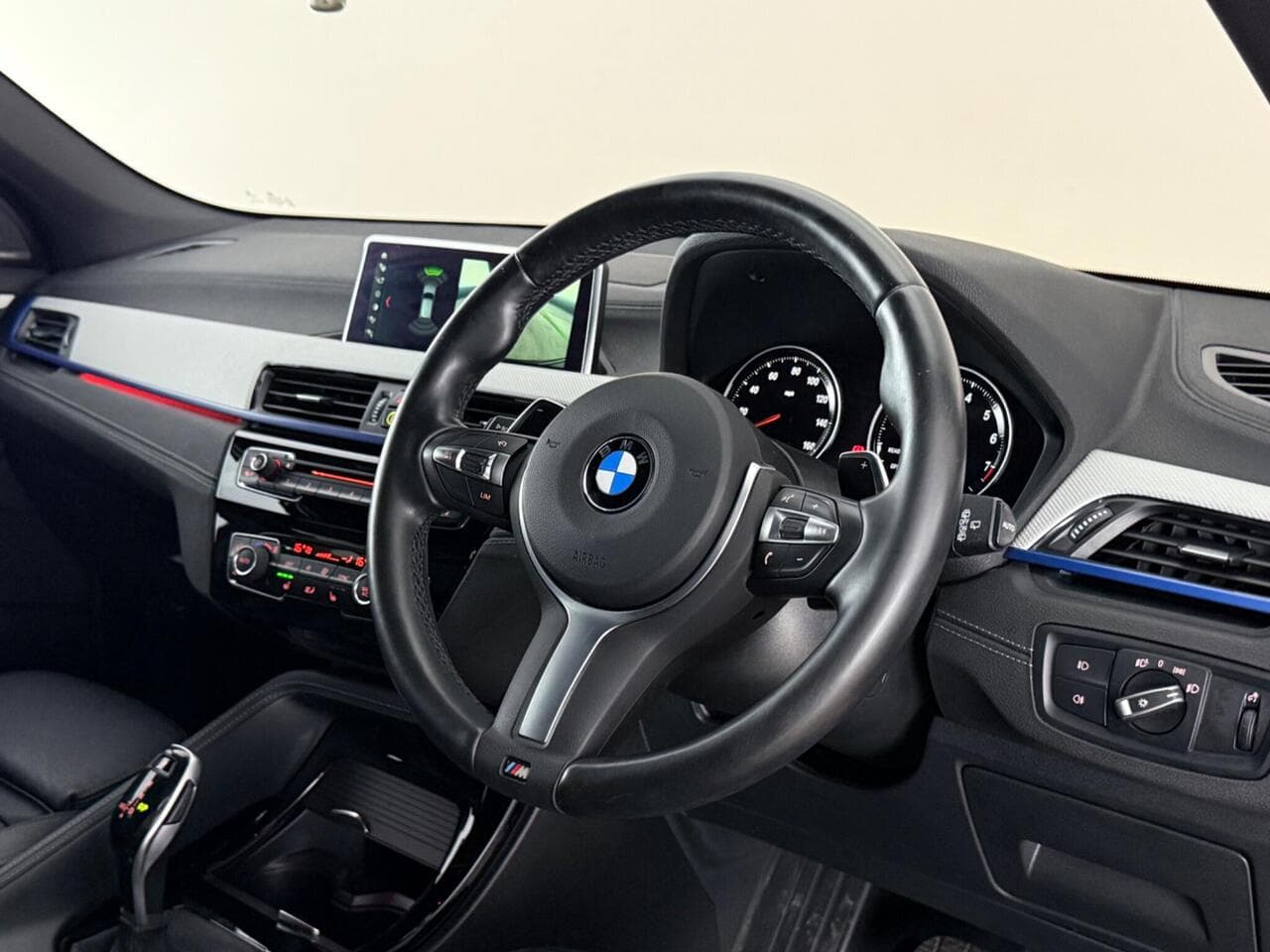 BMW X2 thumbnail Steering Wheel
