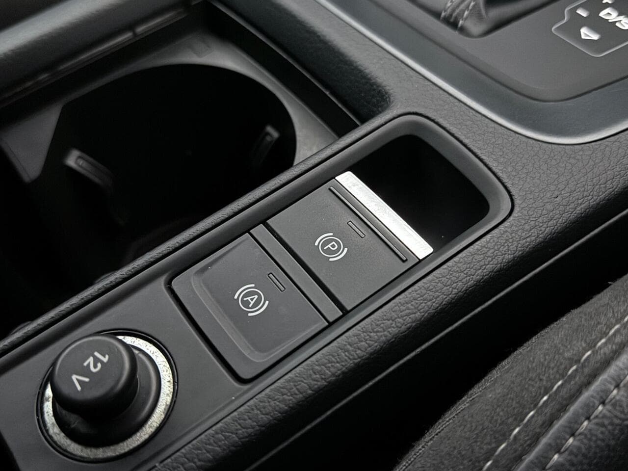 Audi Q3 thumbnail Misc Controls