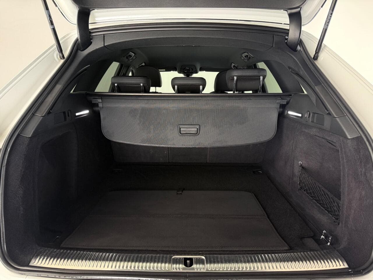 Audi A4 Avant thumbnail Boot